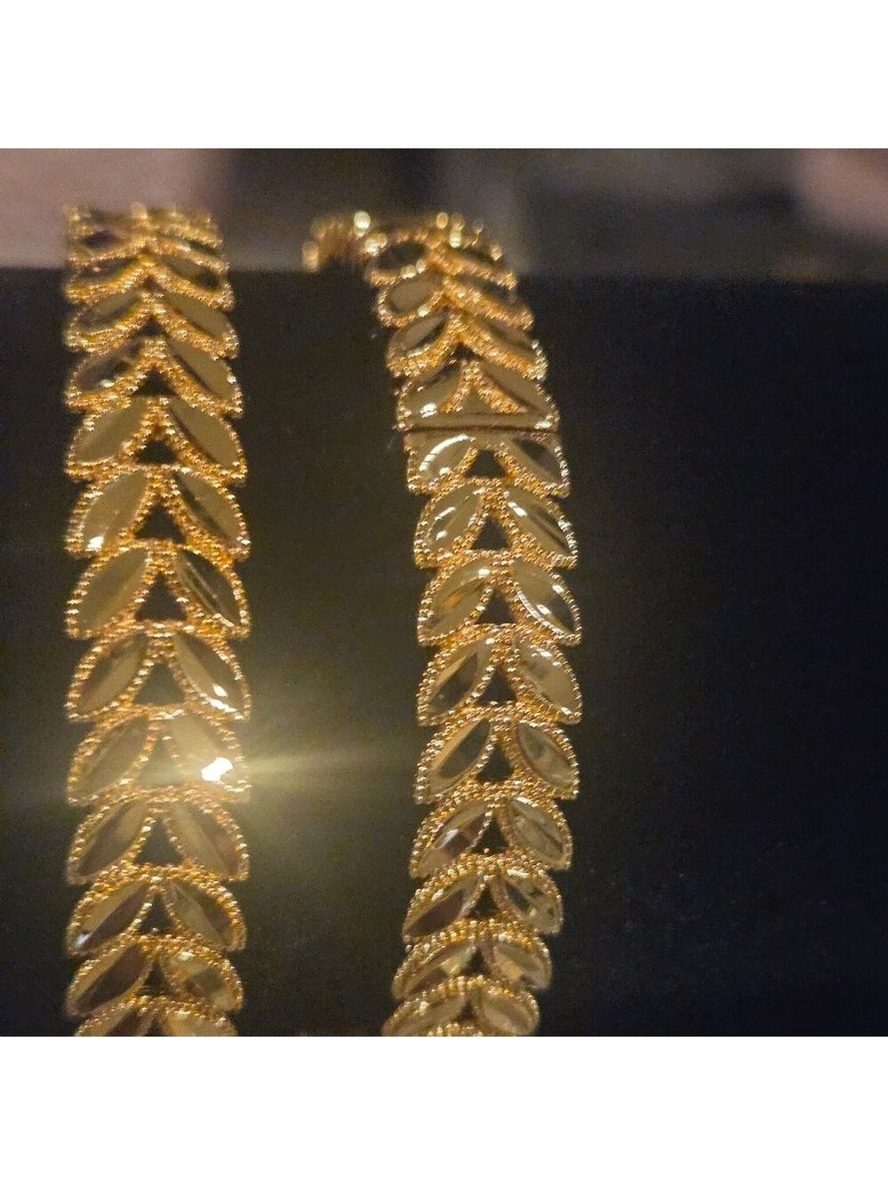 Elegant Gold Leaf Design Bracelet